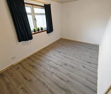 2 Bed Flat, Napier Drive, G51 - Photo 1