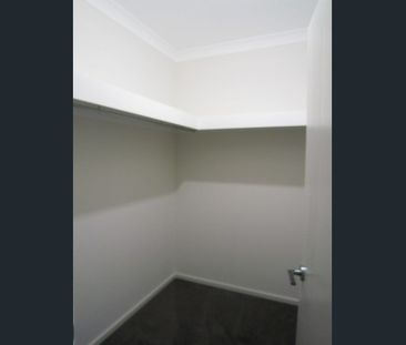 BEAUTIFUL MODERN 4 BEDOOM HOME - Photo 5