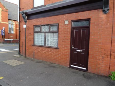 1 bedroom flat to rent - Photo 4