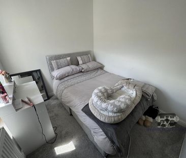 3 bedroom end of terrace house to rent - Photo 4