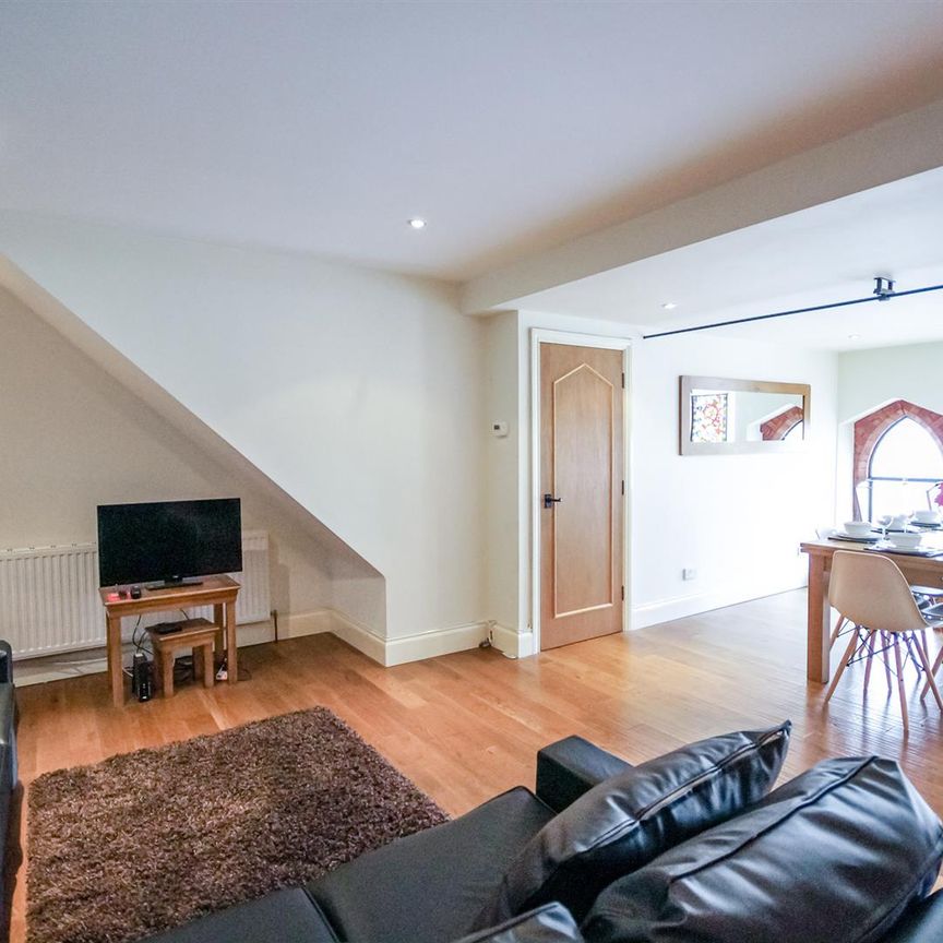 A 3 Bedroom Flat in Town Centre GL50 4EF - Photo 1