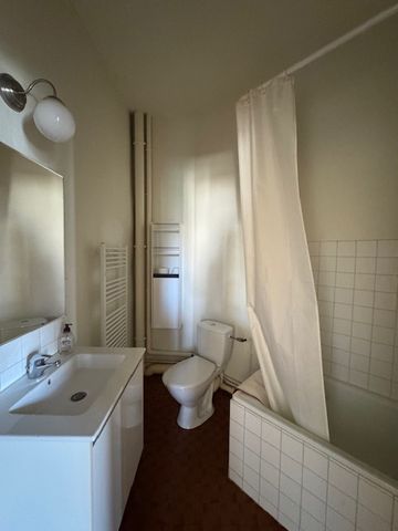 Location Appartement 1 pièce 35m² MONTMORILLON 86500 - Photo 2
