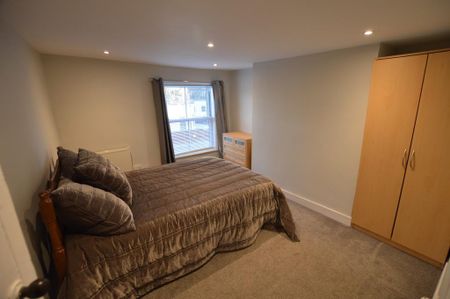 2 bedroom end of terrace house to rent - Photo 3