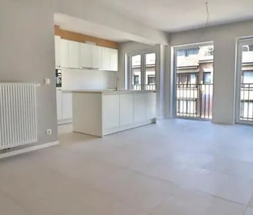 Volledig gerenoveerd appartement met twee slaapkamers - Photo 6
