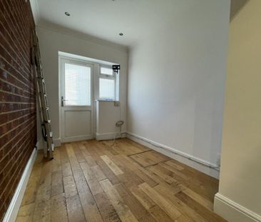 4 bedroom terraced house to rent - Photo 6