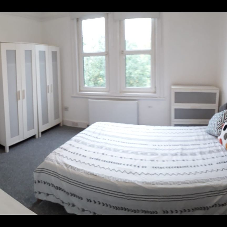 2 Bed Flat, Telford Avenue, SW2 - Photo 1