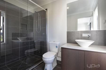 Modern Townhouse - Photo 4