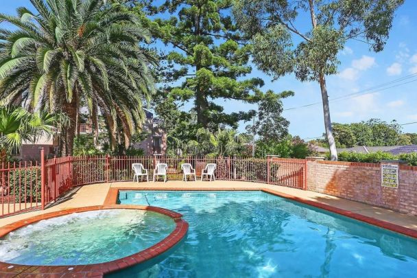 Large Modern Apartment in Popular complex - Photo 1