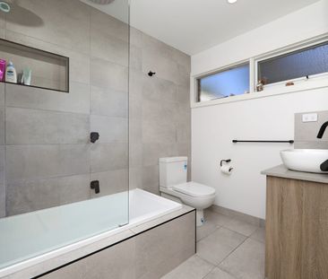 Fully Renovated 3‑Bedroom Home in Prime Rowville Location - Photo 6