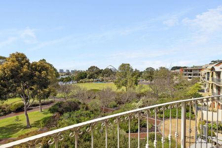 Elegant Townhouse with Spectacular River and City Views - Photo 2