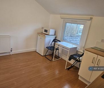 Studio to rent - Photo 6