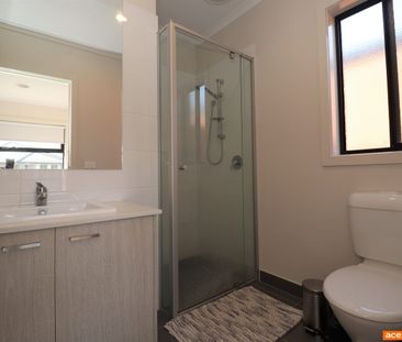 8 Dawley Circuit, Werribee, Vic 3030 - Photo 3