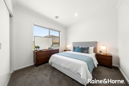 MODERN 4 BEDROOM HOME WITH ALL THE EXTRAS - Photo 2