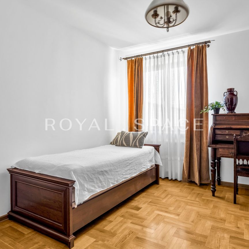 Przestronne mieszkanie z balkonem i garażem - Zdjęcie 1