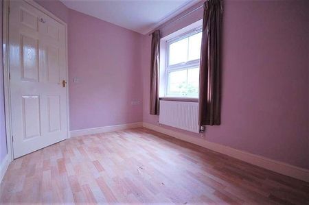 St. Thomas Road, Spalding, Lincolnshire, PE11 - Photo 2