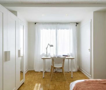Room in a shared 8-bedroom apartment for rent in Castillejos - Photo 3