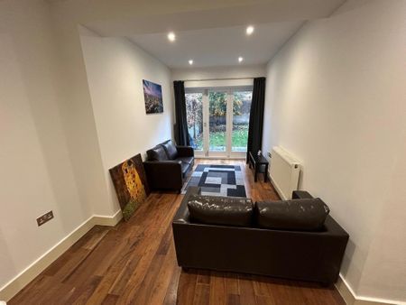 2 bedroom flat to rent - Photo 2