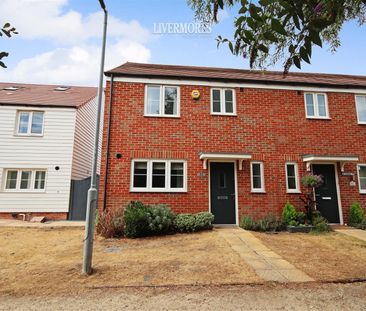 3 bedroom End Terraced to let - Photo 3