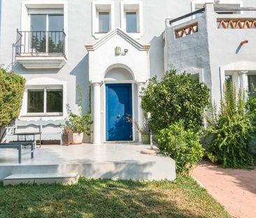 3 bedroom luxury Semidetached House for rent in Estepona, Spain - Photo 2