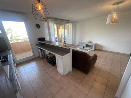 Location Appartement 3 pièces 66m² EZE 06360 - Photo 3