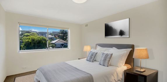 Renovated 2 bedroom apartment in fabulous location! - Photo 2