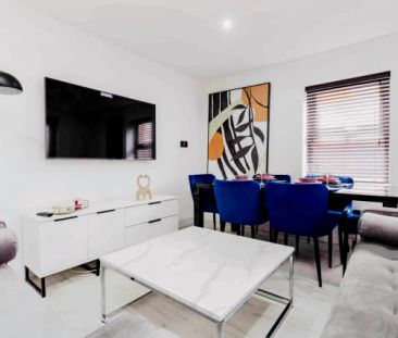 6 Beds 5 Baths - Photo 3