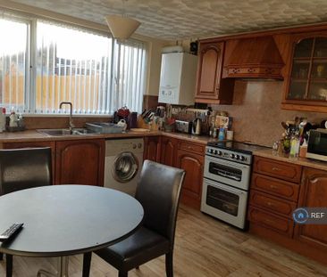 1 bedroom in a house share to rent - Photo 4