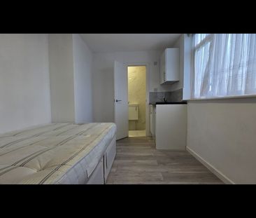 Studio Flat, High Level Drive, SE26 - Photo 2