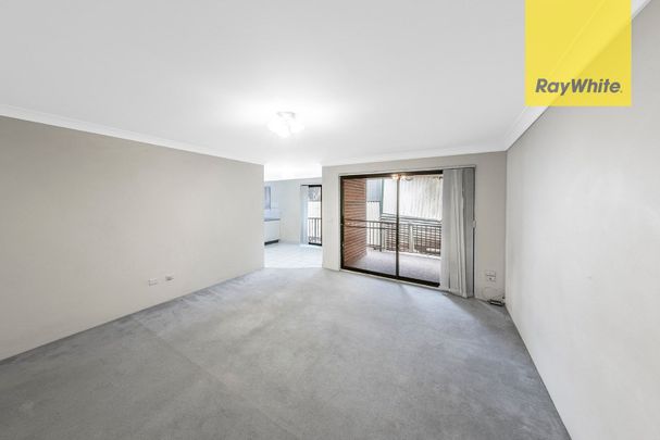 LARGE TWO BEDROOM APARTMENT 350 METERS FROM STATION - LOCATION AND CONVEIENCE COMBINED - Photo 1
