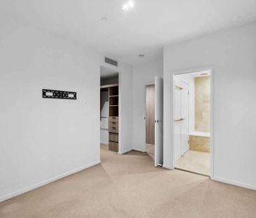 READY TO MOVE IN NOW - LUXURY LEVEL 12 APARTMENT IN THE HEART OF NEWSTEAD - Photo 4