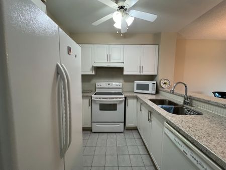 For Lease - 2177 Burnhamthorpe Road Unit# 402, Mississauga, Ontario - Photo 2