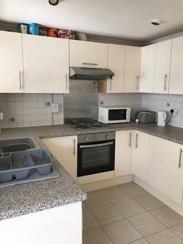 6 bedroom terraced house to rent - Photo 5