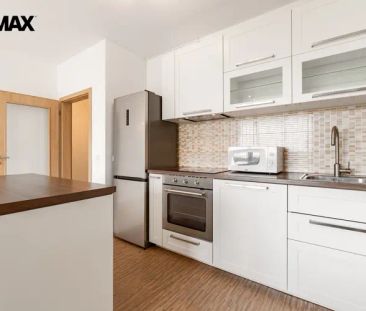 Pronájem bytu 2+kk s balkonem, sklepem a garážovým stáním, Márova, ... - Фото 3