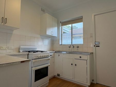 Freshly Updated Unit in Sought-After Location - Photo 3