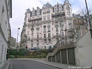 Logement à Paris, Location meublée - Photo 2