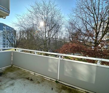 Ihr neues Zuhause! Frisch renovierte 3-Zimmer-Wohnung. - Photo 2