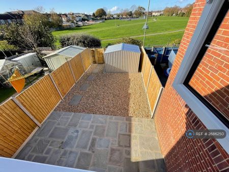 1 bedroom in a house share to rent - Photo 4