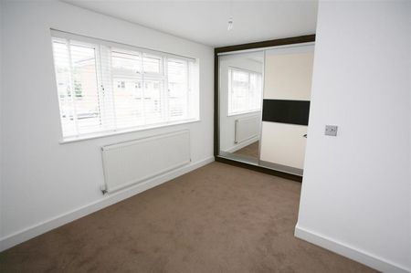 Fairview Drive, Chigwell IG7 - Photo 4