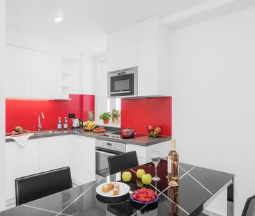 Two Bedroom Junior, Kitchenette - Serviced Apartment with Weekly Housekeeping Included - Photo 4