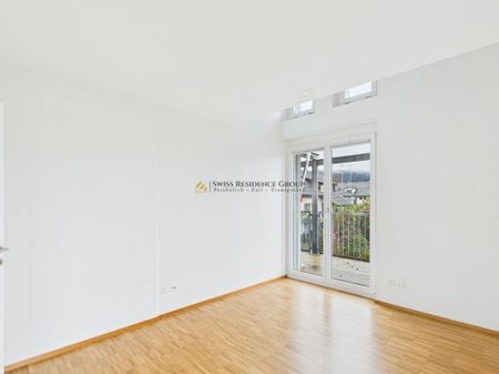 High-quality family residence with garden and unobstructed view of Lake Greifensee - Photo 2