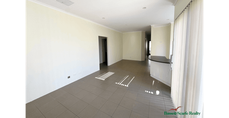 Central Three-Bedroom Unit with Ensuite and Private Courtyard - Photo 2