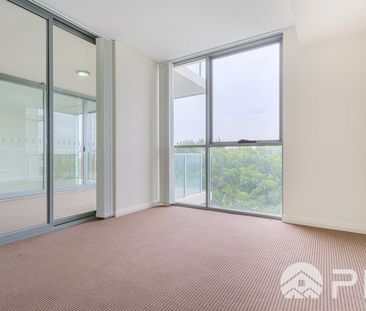 Luxury 2 Bedroom + Study Apartment with Stunning Views! - Photo 1