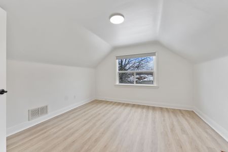For Lease - 326 East 19th Street Unit# Main Floor, Hamilton, Ontario - Photo 3
