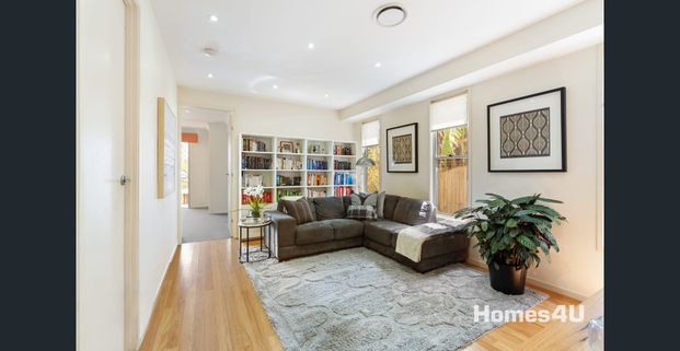 Stunning Family Home in Newmarket!! - Photo 1