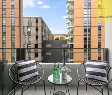 LIVING ON THE RIVERBANK! - Photo 6