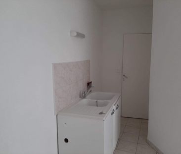 Location - Appartement T1 bis de 26 m² au RDC d'un immeuble de ville avec un cellier privatif - Photo 5