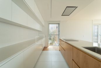 Apartamento T3 com varanda, novo, com vista mar, em Vila Nova de Gaia