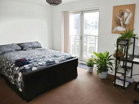 3 bedroom flat to rent - Photo 4