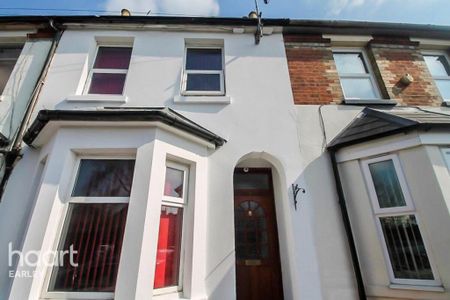 1 bedroom in a house share to rent - Photo 2