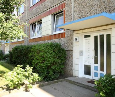 ... in der 1. Etage und in Wohngebietsrandlage ... - Foto 1